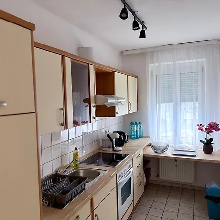 Neu Renoviert, Gemuetlich Und In Bahnhofsnaehe Apartman