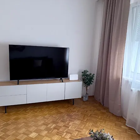 Neu Renoviert, Gemuetlich Und In Bahnhofsnaehe *