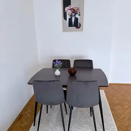 Neu Renoviert, Gemuetlich Und In Bahnhofsnaehe * Graz