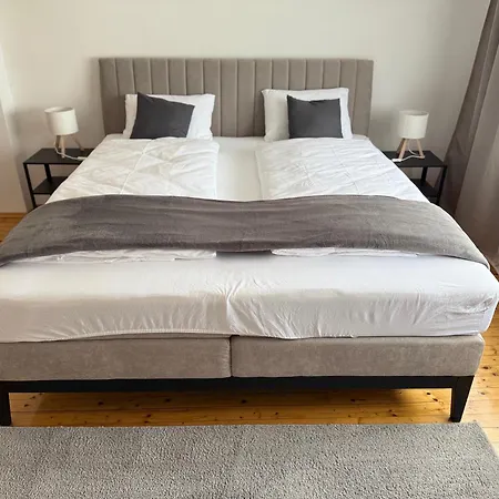 Neu Renoviert, Gemuetlich Und In Bahnhofsnaehe Apartman